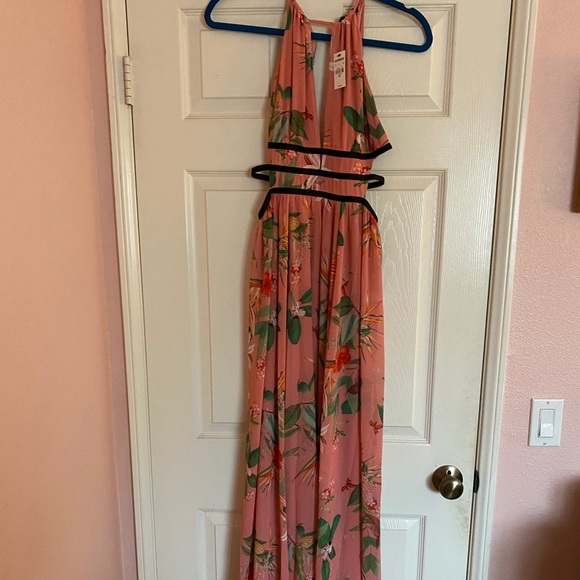 Express Dresses & Skirts - NWT EXPRESS floral maxi dress